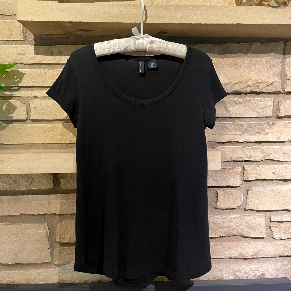 Worn once size medium plain black women’s shirt
